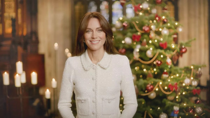 Vương phi Kate chia sẻ bức ảnh Giáng sinh chưa từng thấy của cô khi còn nhỏ, người hâm mộ choáng váng khi nhận ra điểm đặc biệt này - Ảnh 3.
