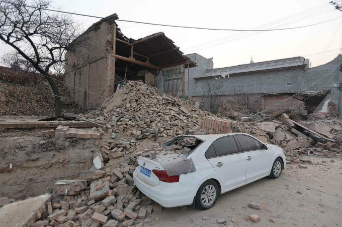 Động đất ở Trung Quốc: Nhân chứng bàng hoàng kể lại trải nghiệm &quot;như bị hất tung lên cao&quot; trong trận rung lắc dữ dội - Ảnh 2.