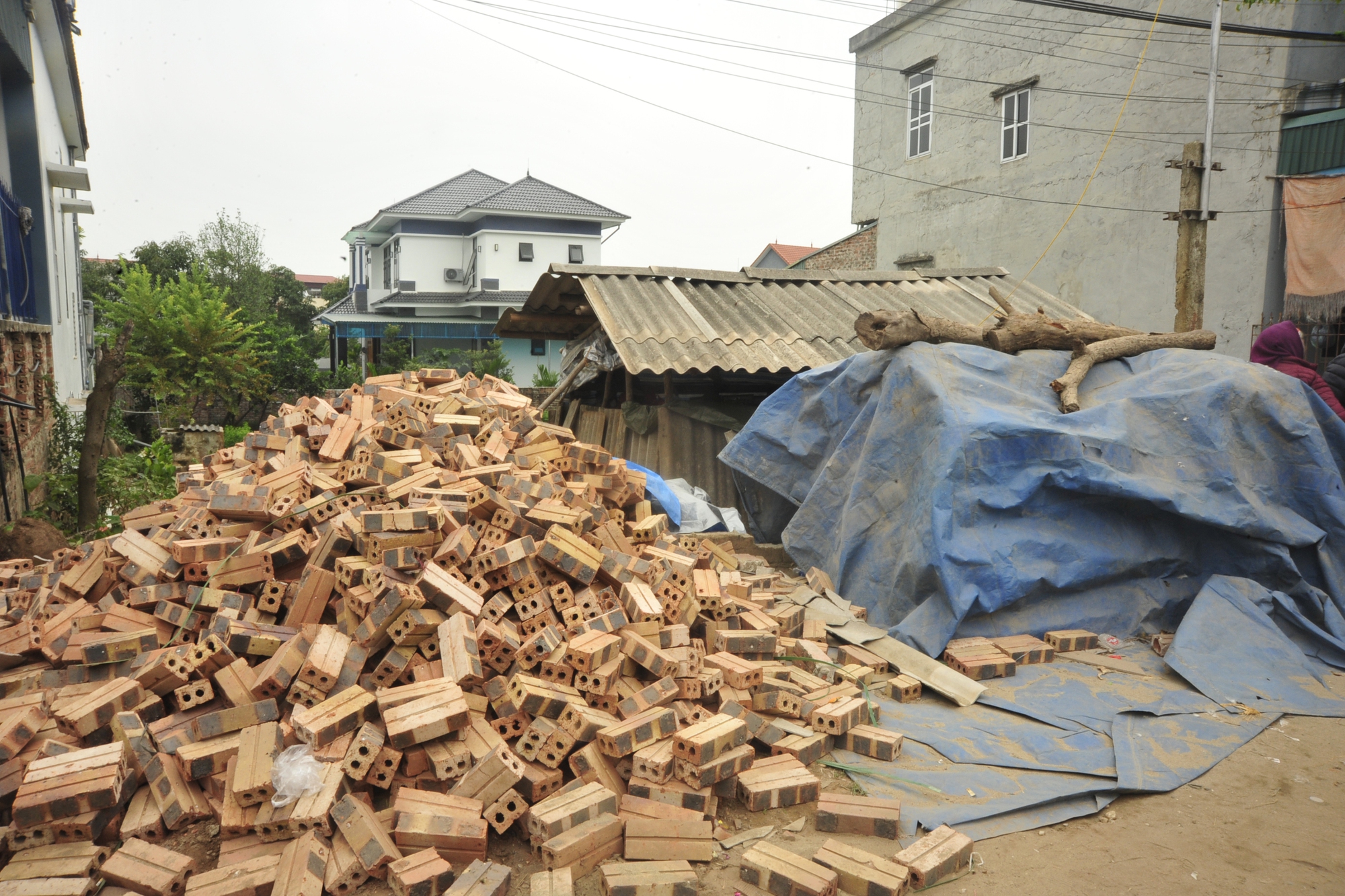 Chính quyền xã khẳng định việc mua bán sang tên sổ hồng tại thửa đất này địa phương không nắm được.