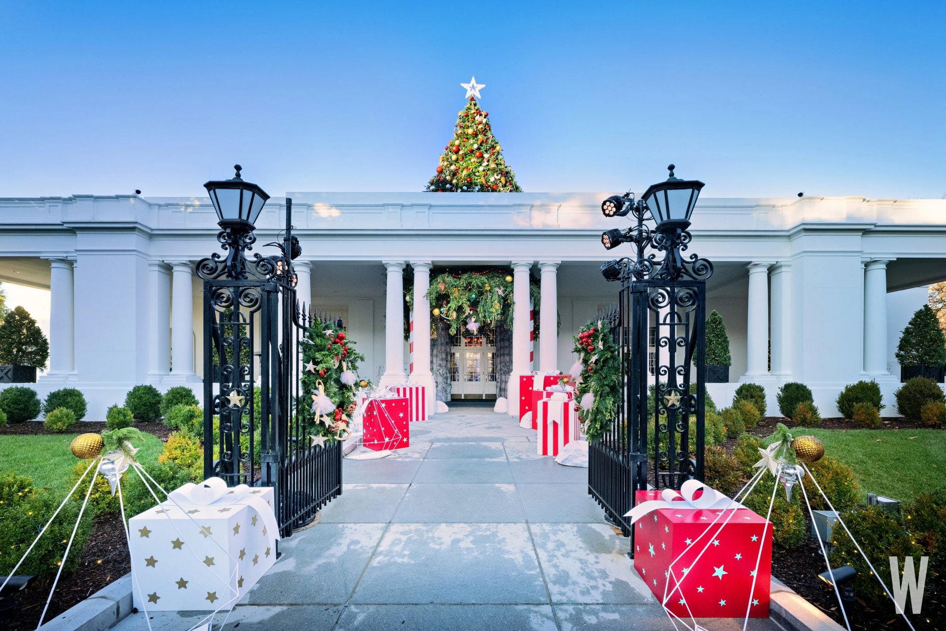 Nhà Trắng biến thành 'vườn cổ tích' trong kỳ nghỉ lễ Giáng sinh - Ảnh 20.