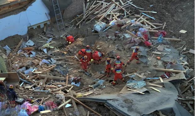 Động đất ở Trung Quốc: Số nạn nhân thiệt mạng tăng lên ít nhất 118, hơn 500 người bị thương - Ảnh 2.