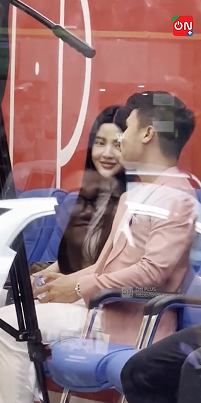 Vợ sắp cưới của cầu thủ Quang Hải là ai?- Ảnh 6. Vợ sắp cưới của cầu thủ Quang Hải là ai?- Ảnh 6.