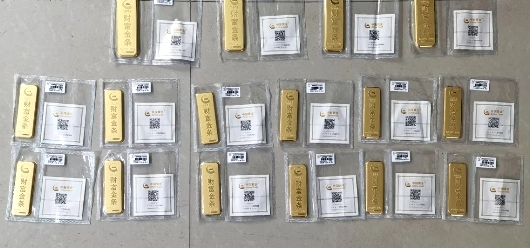 Mua 200 c&acirc;y v&agrave;ng trong 1 buổi s&aacute;ng, người đ&agrave;n &ocirc;ng bị cảnh s&aacute;t bắt v&igrave; dấu hiệu bất thường: Mua v&agrave;ng như mua mớ rau - Ảnh 2.