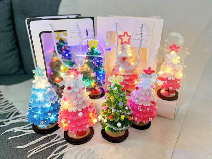 Sốt xình xịch trào lưu làm cây thông Noel bằng kẽm nhung - Ảnh 10.