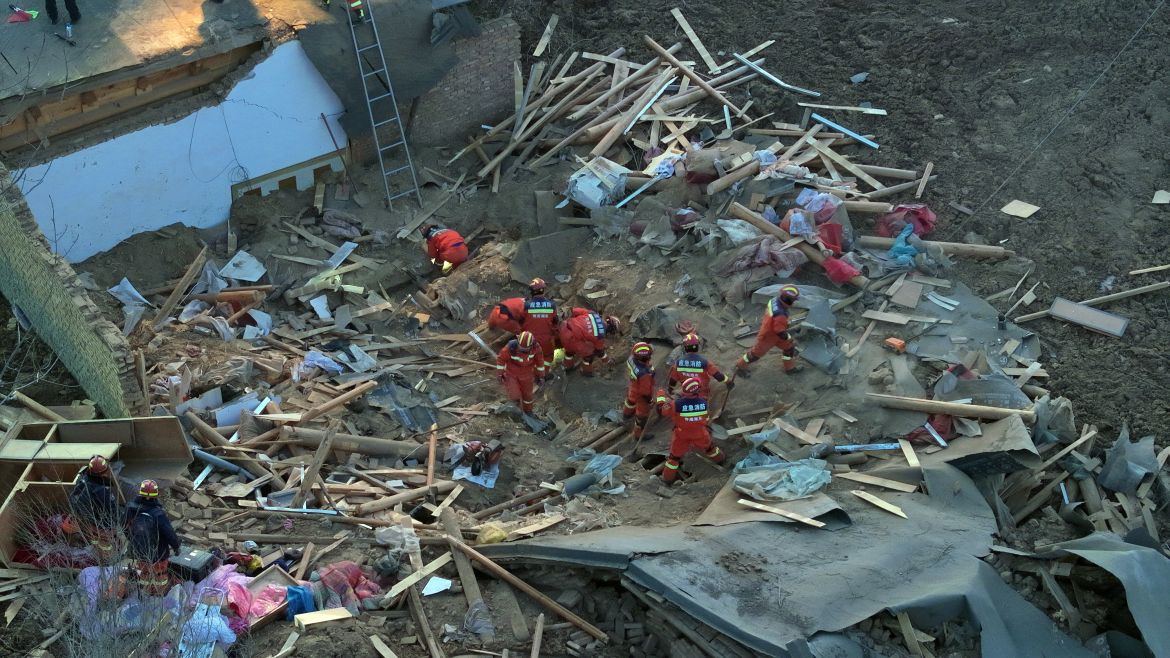 Toàn cảnh thảm họa động đất tại Trung Quốc: Rung chuyển tỉnh Cam Túc dưới cái lạnh -14 độ, ít nhất 831 người thương vong- Ảnh 14.