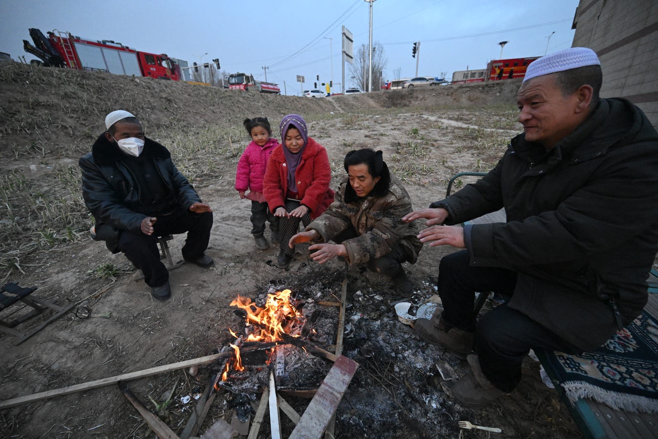 Toàn cảnh thảm họa động đất tại Trung Quốc: Rung chuyển tỉnh Cam Túc dưới cái lạnh -14 độ, ít nhất 831 người thương vong- Ảnh 12.