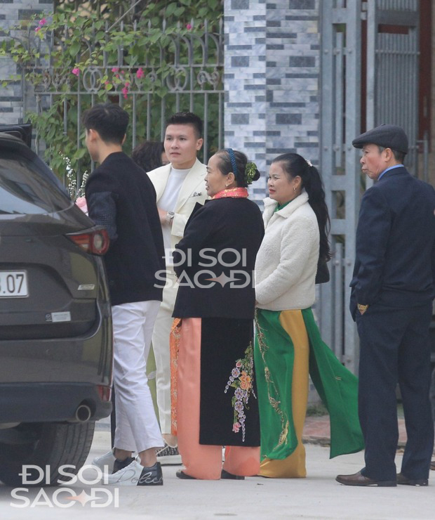 HOT: Quang Hải cùng gia đình xuất hiện tại nhà Chu Thanh Huyền, bắt đầu buổi lễ dạm ngõ- Ảnh 6.
