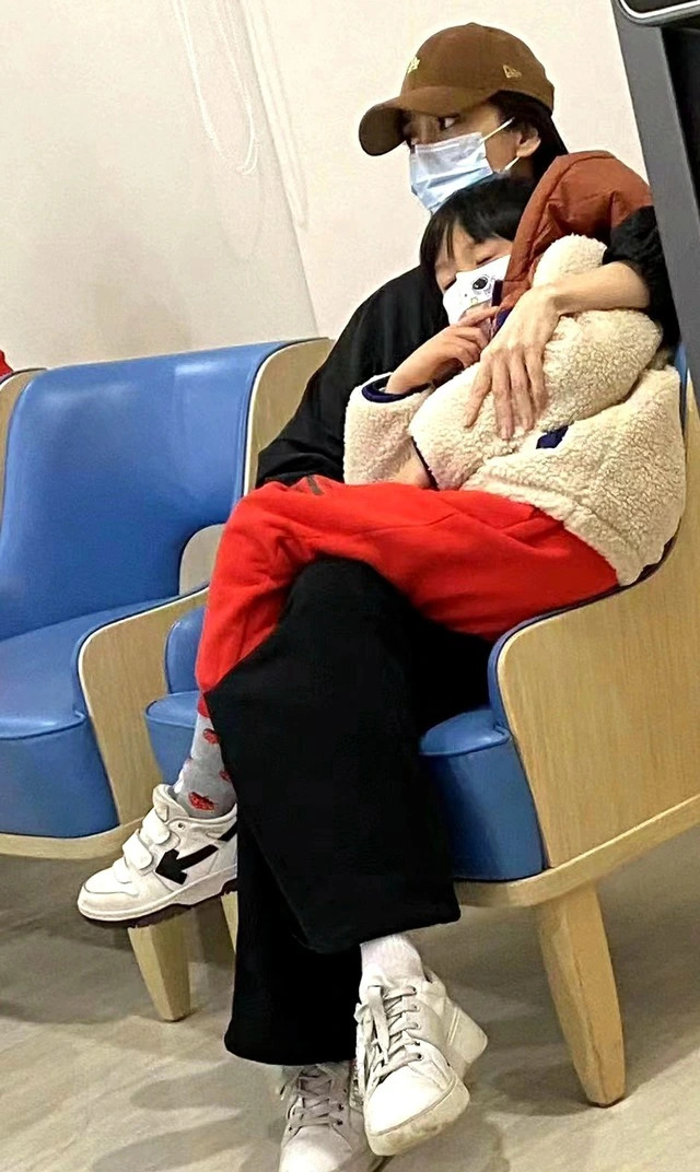 Đang bị phong sát ngầm, Angelababy vẫn có động thái khiến netizen phải "quay xe" khen ngợi- Ảnh 3. Đang bị phong sát ngầm, Angelababy vẫn có động thái khiến netizen phải "quay xe" khen ngợi- Ảnh 3.