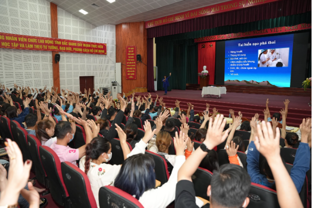 Dấu chân thiện nguyện của Quỹ Chăm sóc Sức khỏe Gia đình Việt Nam - Ảnh 4. Dấu chân thiện nguyện của Quỹ Chăm sóc Sức khỏe Gia đình Việt Nam - Ảnh 4.