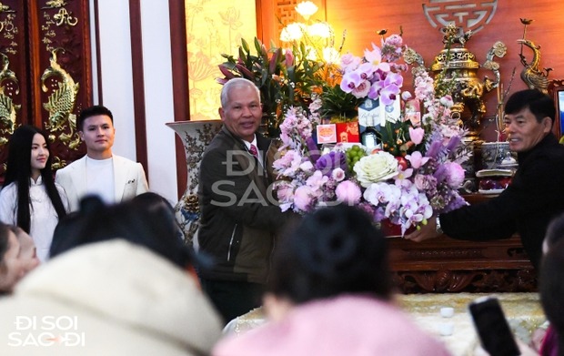 Nhìn mâm lễ vật hoành tráng tại lễ dạm ngõ của Quang Hải - Chu Thanh Huyền, dân mạng chỉ chú ý đến món bánh đặc sản Thủ Đô - Ảnh 4.