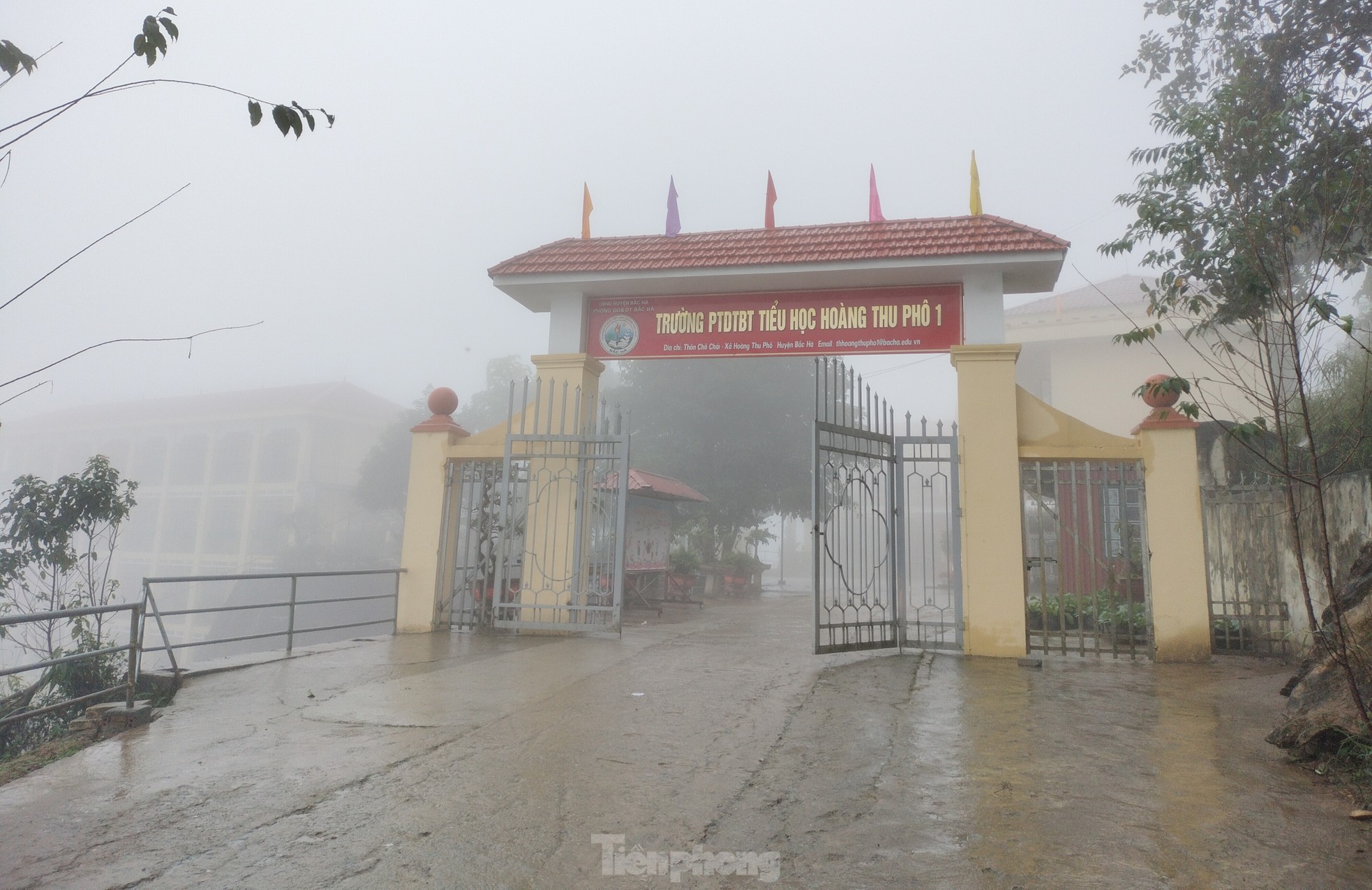 Vào bếp ăn của trường vùng cao Lào Cai sau lùm xùm &quot;11 học sinh ăn 2 gói mì tôm chan cơm&quot; - Ảnh 1.