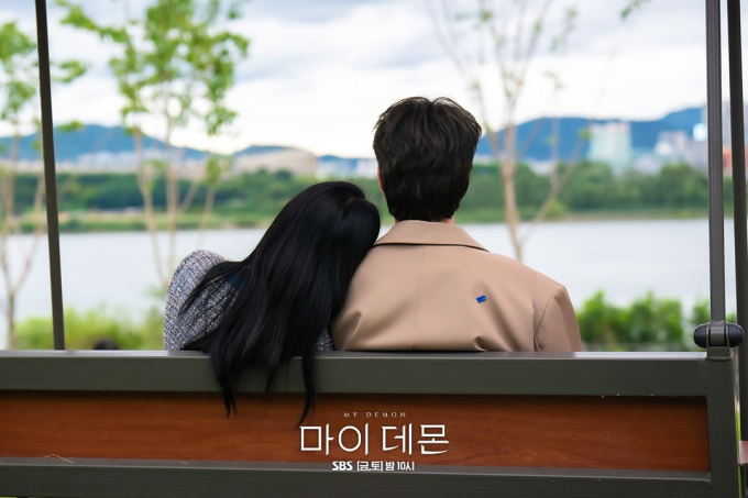 Cặp đôi hot nhất phim Hàn hiện tại &quot;tình tứ&quot; ngọt hơn cả đường: Nhà gái cười một cái là sáng bừng khung hình - Ảnh 3.