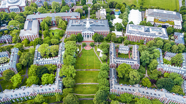 Cán bộ tuyển sinh của Harvard nói thẳng: &quot;Bạn có thể vào trường nhờ kỹ năng rửa bát chứ không phải vì học giỏi&quot;- Ảnh 1.