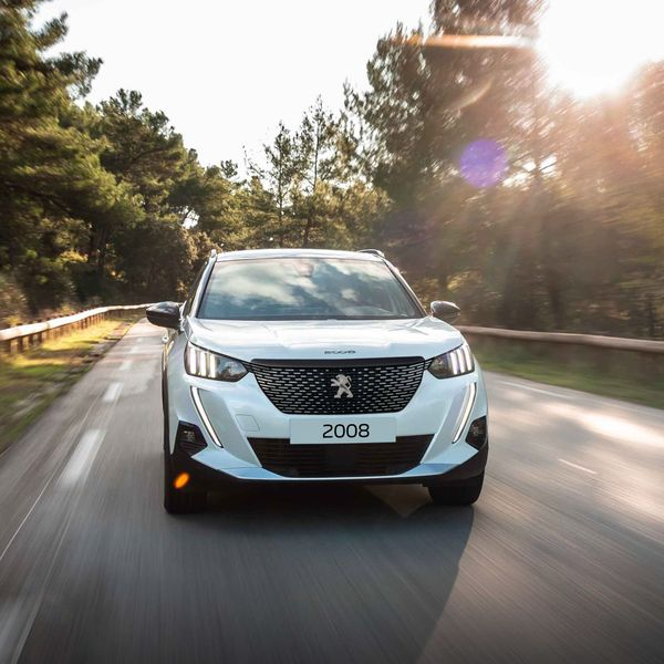 Những l&yacute; do khiến Peugeot 2008 trở th&agrave;nh sự lựa chọn y&ecirc;u th&iacute;ch của ph&aacute;i đẹp  - Ảnh 3.