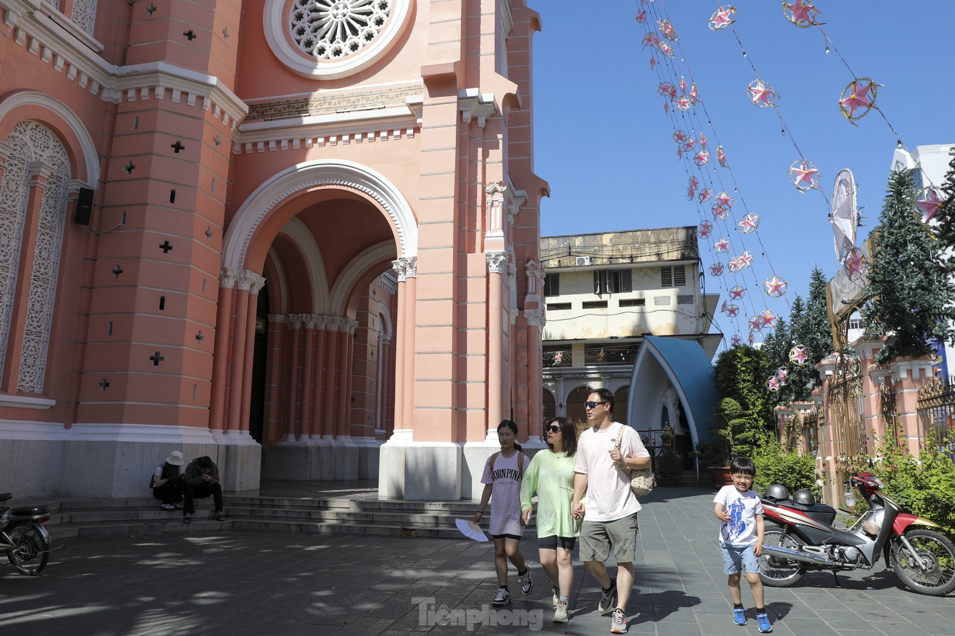 Chiêm ngưỡng kiến trúc nhà thờ màu hồng độc nhất ở TPHCM vừa lọt top điểm đến đẹp nhất thế giới - Ảnh 11.