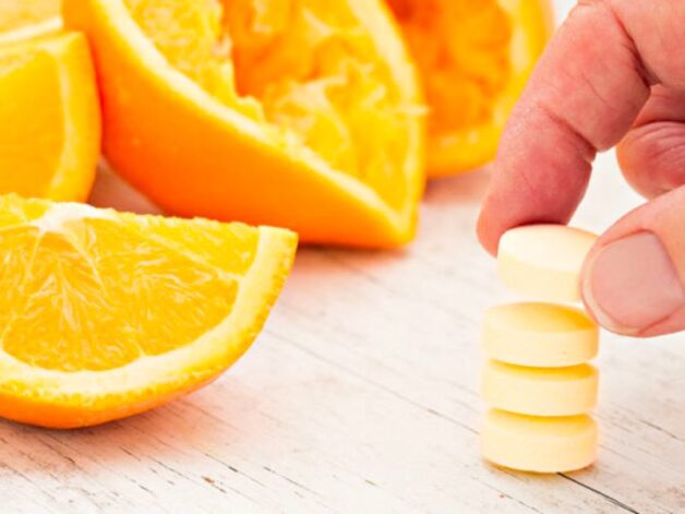 Chị em uống vitamin C để chống lão hóa cần ghi nhớ 4 lưu ý để vừa đẹp da vừa chống sỏi thận - Ảnh 2.