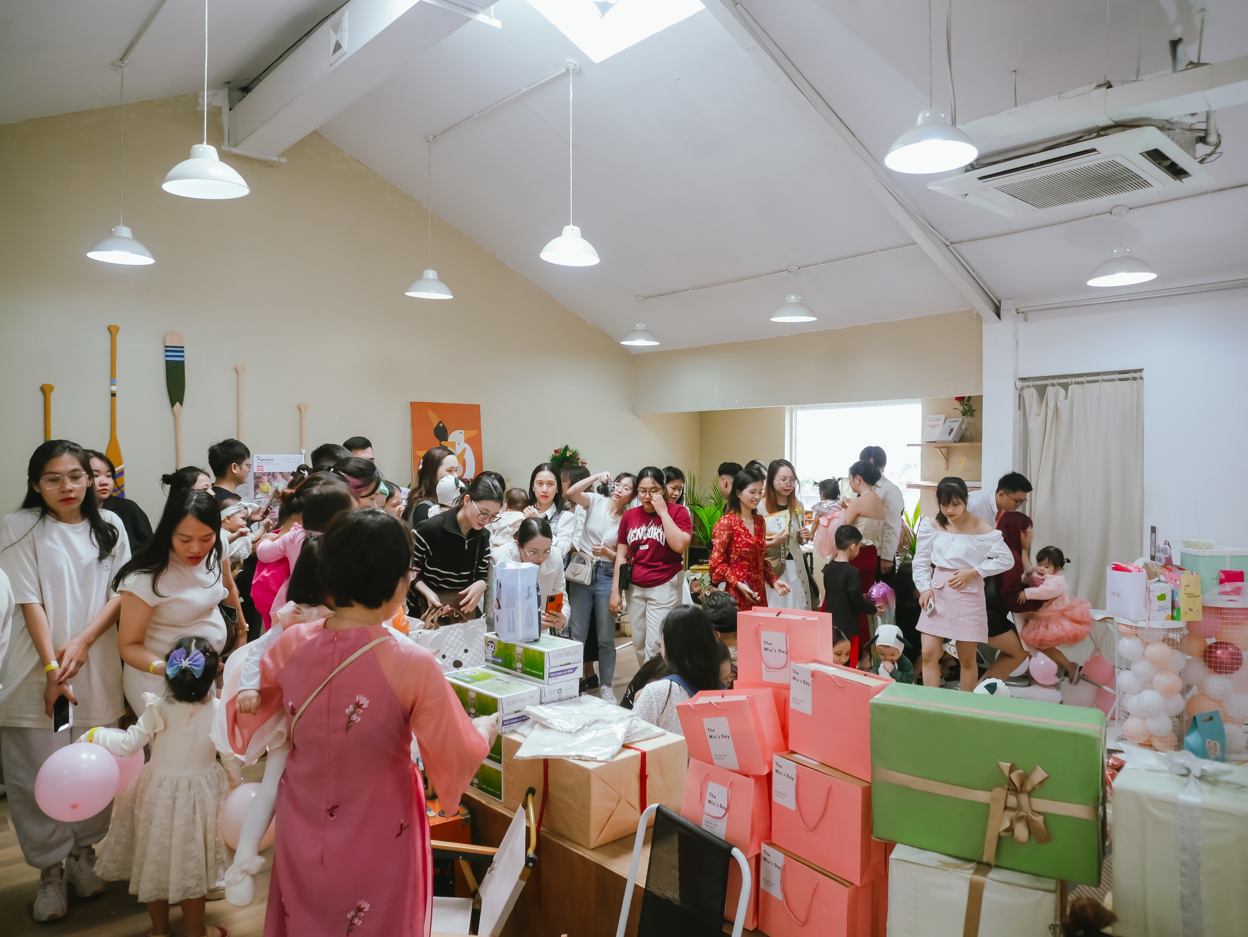 Hot TikToker là admin cộng đồng mẹ bé nổi tiếng tại Việt Nam tổ chức sinh nhật &quot;siêu to khổng lồ&quot; cho con gái yêu - Ảnh 3.