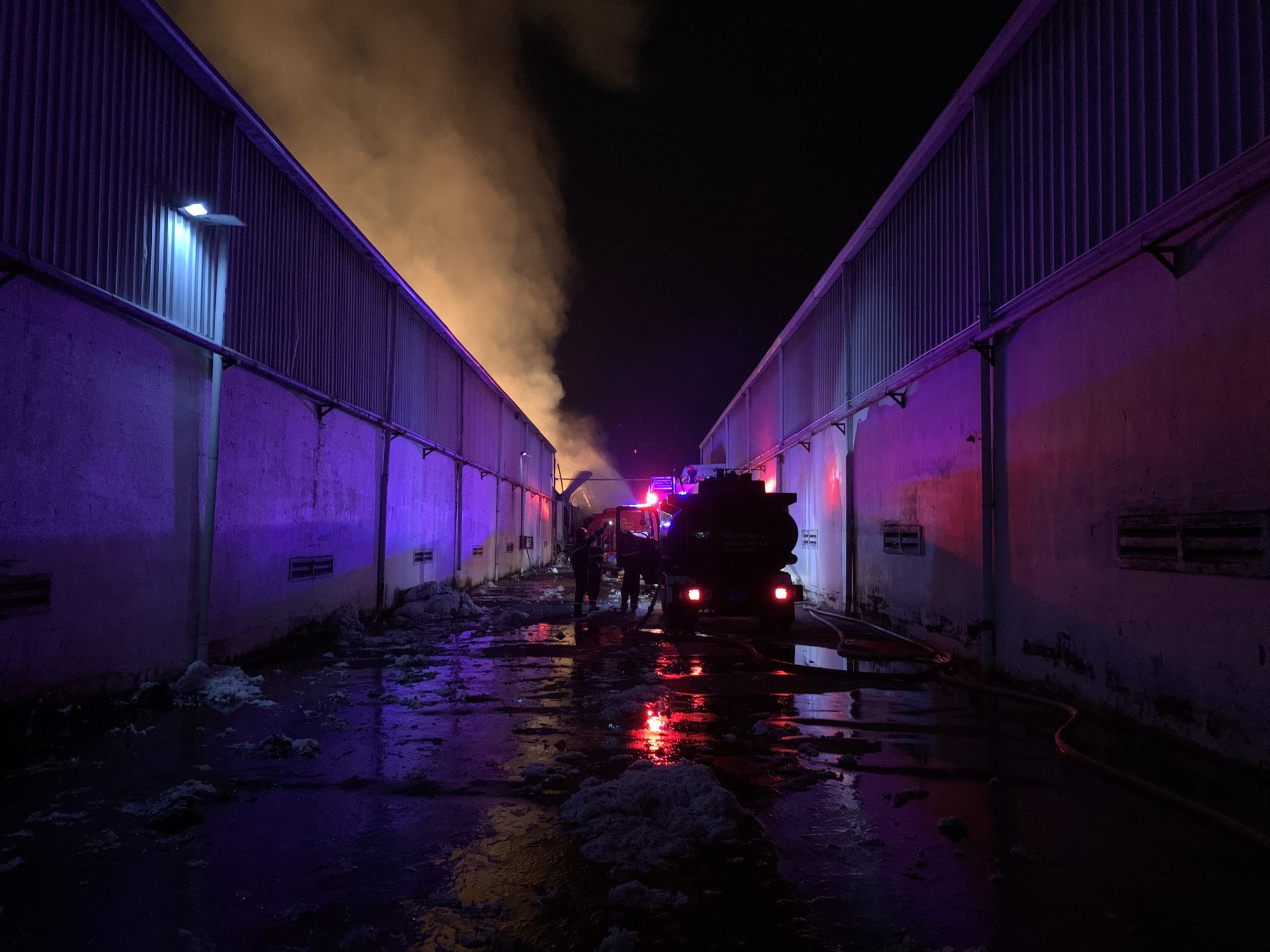 Cháy lớn tại Công ty TNHH MeiSheng Textiles Việt Nam, thiệt hại khoảng 30 tỷ đồng - Ảnh 2.