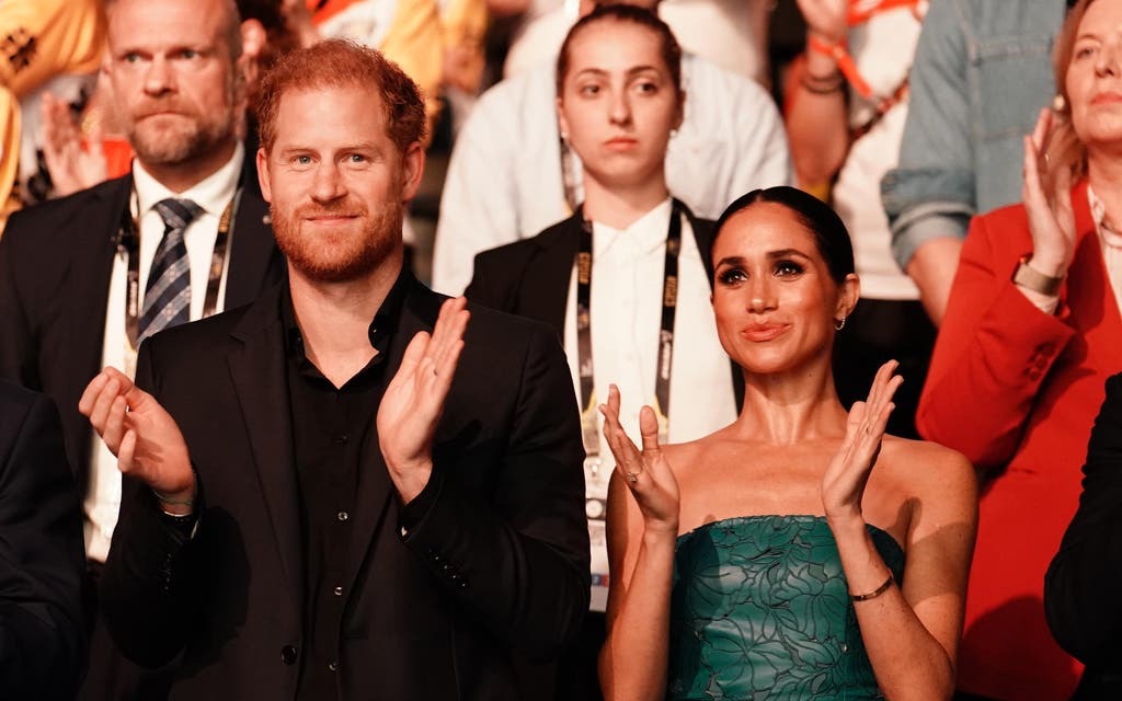 Harry và Meghan mong &quot;gỡ gạc&quot; sau năm 2023 đầy khó khăn, hồ sơ thuế ở Mỹ tiết lộ sự thật ngỡ ngàng- Ảnh 1.