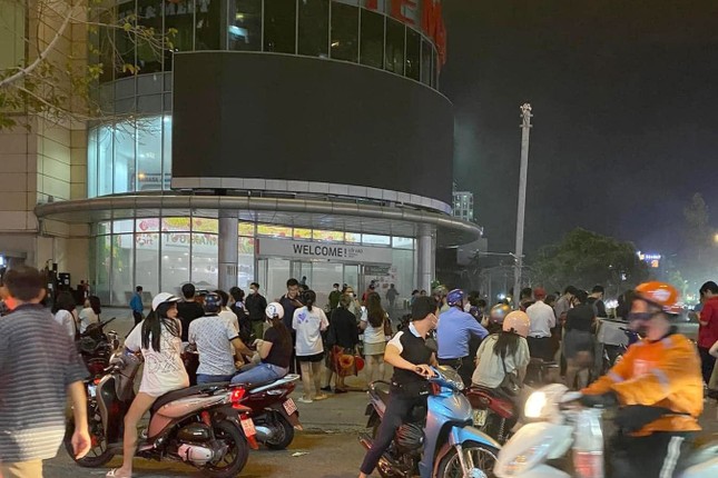 Cháy trong siêu thị Lotte TPHCM, 1.000 người hốt hoảng tháo chạy - Ảnh 3.