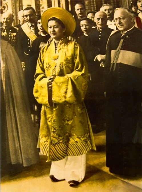 Điều ít ai biết về người phụ nữ Việt Nam duy nhất trong thời phong kiến được mặc trang phục màu vàng - Ảnh 3.