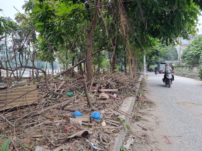 Hà Nội: Công viên mới được đầu tư hơn chục tỷ để tu bổ trở thành nơi đổ rác, trồng rau - Ảnh 11.