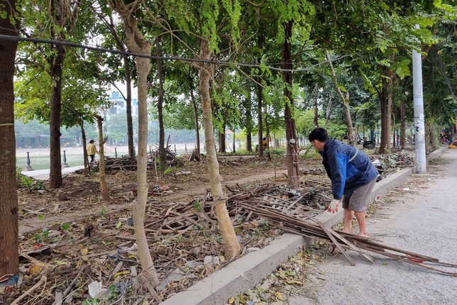 Hà Nội: Công viên mới được đầu tư hơn chục tỷ để tu bổ trở thành nơi đổ rác, trồng rau - Ảnh 14.