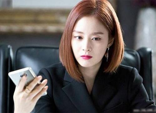 Dùng điện thoại của chồng chuyển khoản cho bạn thân vào ngày sinh nhật, người phụ nữ "khóc ròng" khi nhận được 4 chữ - Ảnh 1. Dùng điện thoại của chồng chuyển khoản cho bạn thân vào ngày sinh nhật, người phụ nữ "khóc ròng" khi nhận được 4 chữ - Ảnh 1.