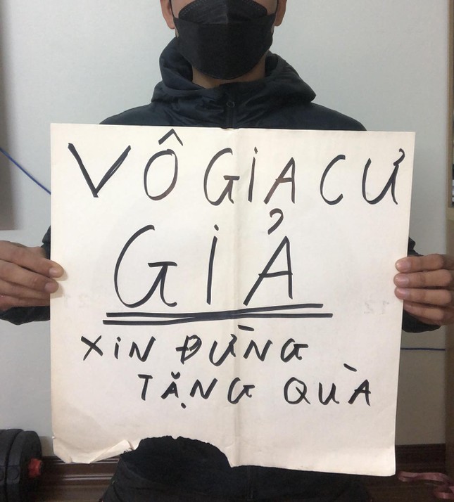 Những '&ocirc;ng b&agrave; gi&agrave; Noel' l&agrave;m ấm phố đ&ecirc;m - Ảnh 5.