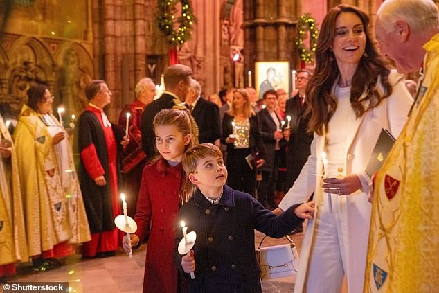 Con trai út nhà William và Kate lại làm tan chảy trái tim người hâm mộ trong khoảnh khắc đáng yêu khi nhắc đến lá thư của ông già Noel - Ảnh 3.