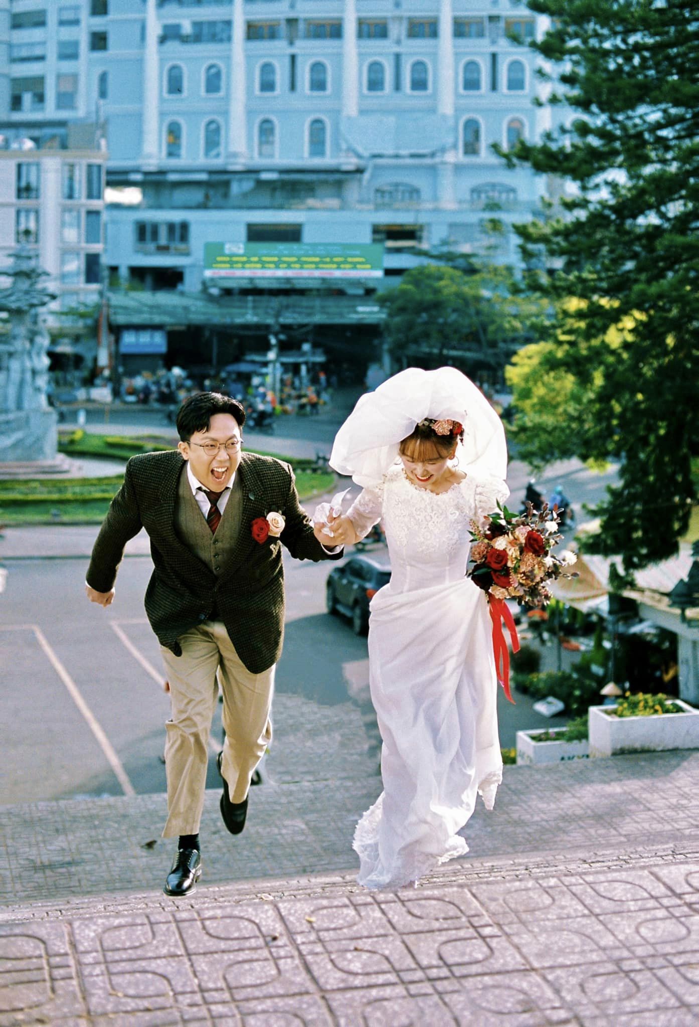 Soi loạt địa điểm Đà Lạt trong bộ ảnh cưới của Trấn Thành - Hari Won: Toàn nơi quen thuộc mà lên ảnh quá 