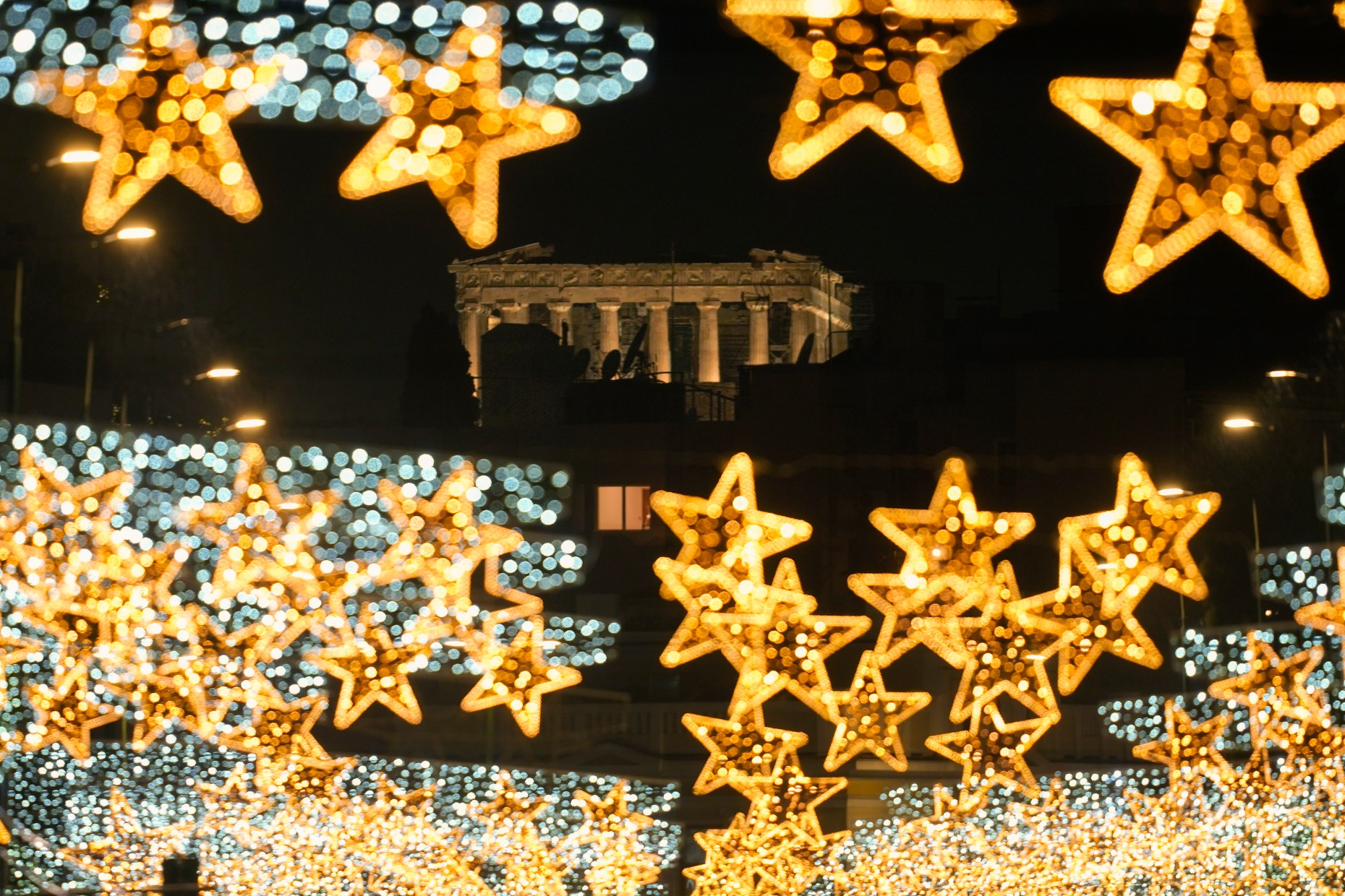 Rộn ràng Giáng sinh trên khắp thế giới: Đường phố sáng rực tạo nên không khí lễ hội đầy kỳ diệu và hy vọng- Ảnh 17.