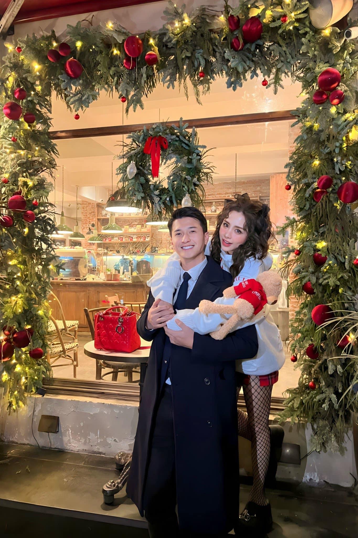 &quot;Vựa cẩu lương” Vbiz đêm Noel: Vợ chồng son Puka, Diễm My 9X tình tứ, 1 phu nhân hào môn được chồng cưng chiều- Ảnh 8.