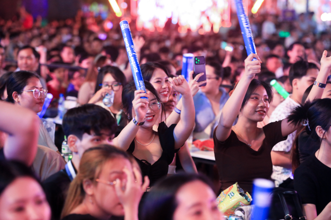 Hơn 200 ngh&igrave;n kh&aacute;n giả &ldquo;thăng hoa&rdquo; suốt 3 ng&agrave;y c&ugrave;ng HOZO Super Fest, Thu Minh lần đầu ti&ecirc;n l&agrave;m điều n&agrave;y trong đ&ecirc;m diễn cuối c&ugrave;ng! - Ảnh 1.