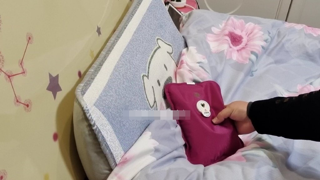 Mẹo làm ấm chăn, giường vào mùa đông: Chỉ cần vật dụng quen thuộc trong nhà, thực hiện chưa tới 5 phút - Ảnh 6. Mẹo làm ấm chăn, giường vào mùa đông: Chỉ cần vật dụng quen thuộc trong nhà, thực hiện chưa tới 5 phút - Ảnh 6.