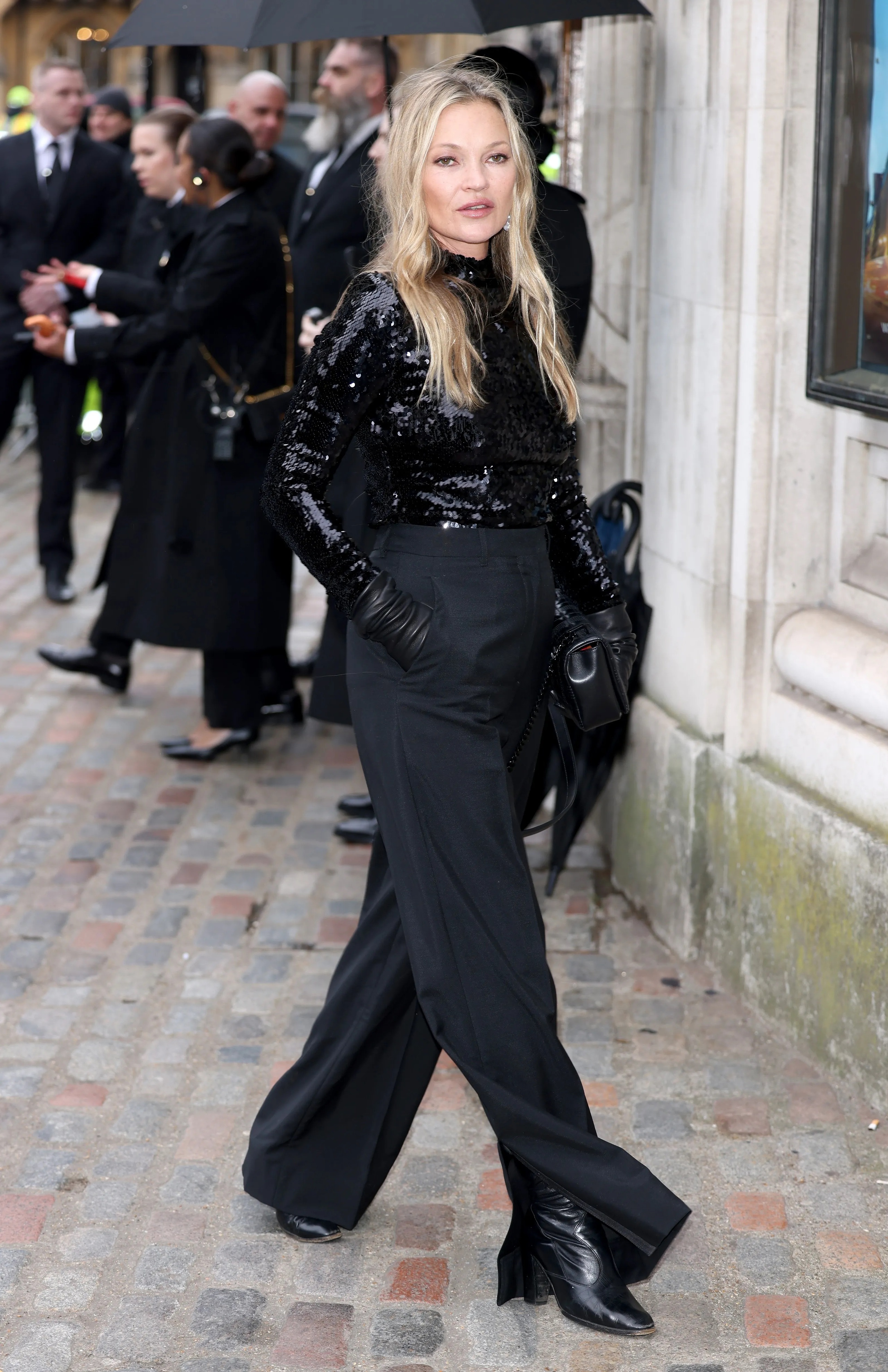 Đẳng cấp thời trang của Kate Moss ở tuổi U50: Phối đồ đơn giản vẫn chuẩn sang xịn mịn - Ảnh 11.