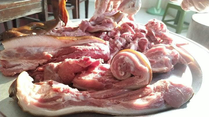 Mẹo phân biệt thịt lợn mán chuẩn - Ảnh 1.