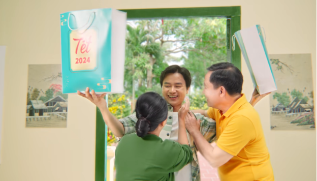 MV Tết của Anlene nhắn nhủ nhẹ đến người trẻ đừng để Tết l&agrave; m&ugrave;a đền b&ugrave; cho ba mẹ - Ảnh 1.