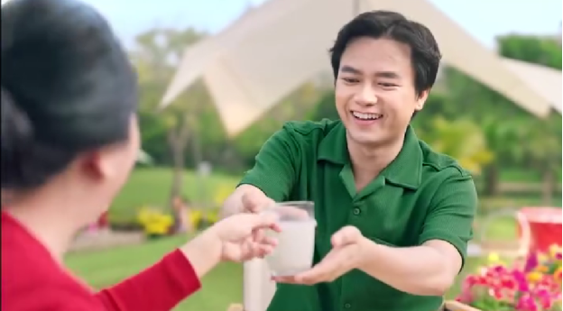 MV Tết của Anlene nhắn nhủ nhẹ đến người trẻ đừng để Tết l&agrave; m&ugrave;a đền b&ugrave; cho ba mẹ - Ảnh 3.