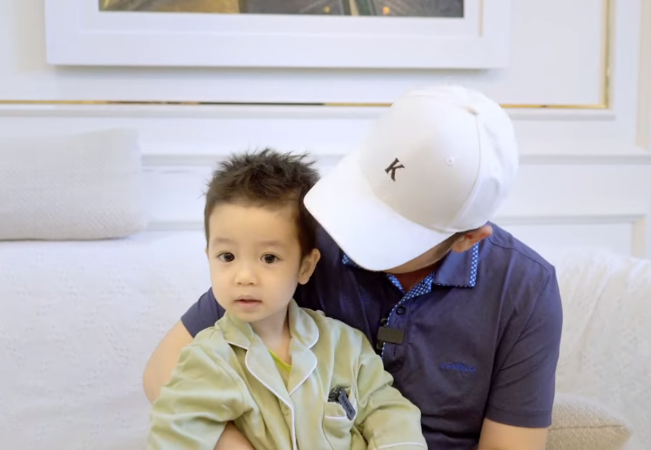 Bằng Kiều giới thiệu con trai 2 tuổi trên vlog, gương mặt của nhóc tỳ lập tức gây chú ý- Ảnh 3.