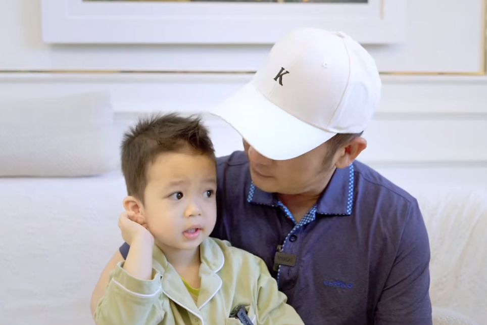 Bằng Kiều giới thiệu con trai 2 tuổi trên vlog, gương mặt của nhóc tỳ lập tức gây chú ý- Ảnh 2.