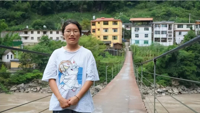 Cô bé từng gây bão bởi bức ảnh đu dây qua sông dữ đến trường đi học: Hướng đi cuộc đời sau 16 năm khiến ai cũng ngỡ ngàng - Ảnh 10.