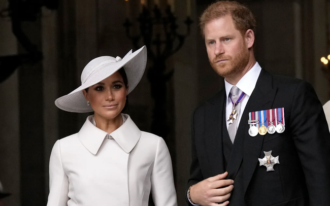 Hoàng tử Harry cô đơn khi sống ở California cùng Meghan - Ảnh 1. Hoàng tử Harry cô đơn khi sống ở California cùng Meghan - Ảnh 1.