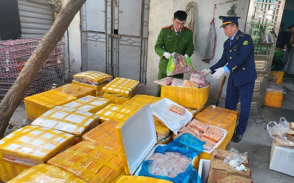 Hà Nội: Hơn 1 tấn thực phẩm bẩn bị phát hiện, bắt giữ trước thềm Tết Nguyên đán - Ảnh 1.
