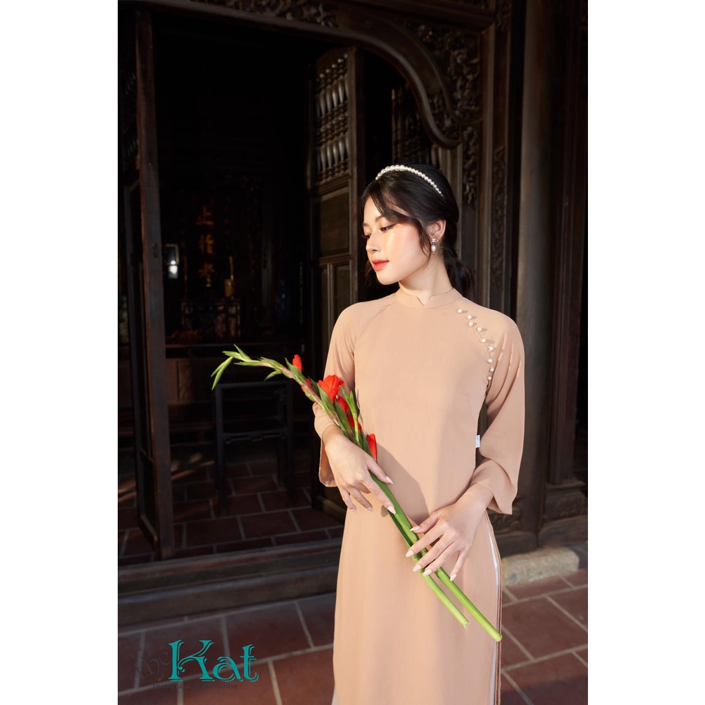 Áo dài trơn diện Tết: Nàng nào mê nét truyền thống, thanh lịch thì phải sắm ngay, giá chỉ từ 450.000 VNĐ- Ảnh 10. Áo dài trơn diện Tết: Nàng nào mê nét truyền thống, thanh lịch thì phải sắm ngay, giá chỉ từ 450.000 VNĐ- Ảnh 10.