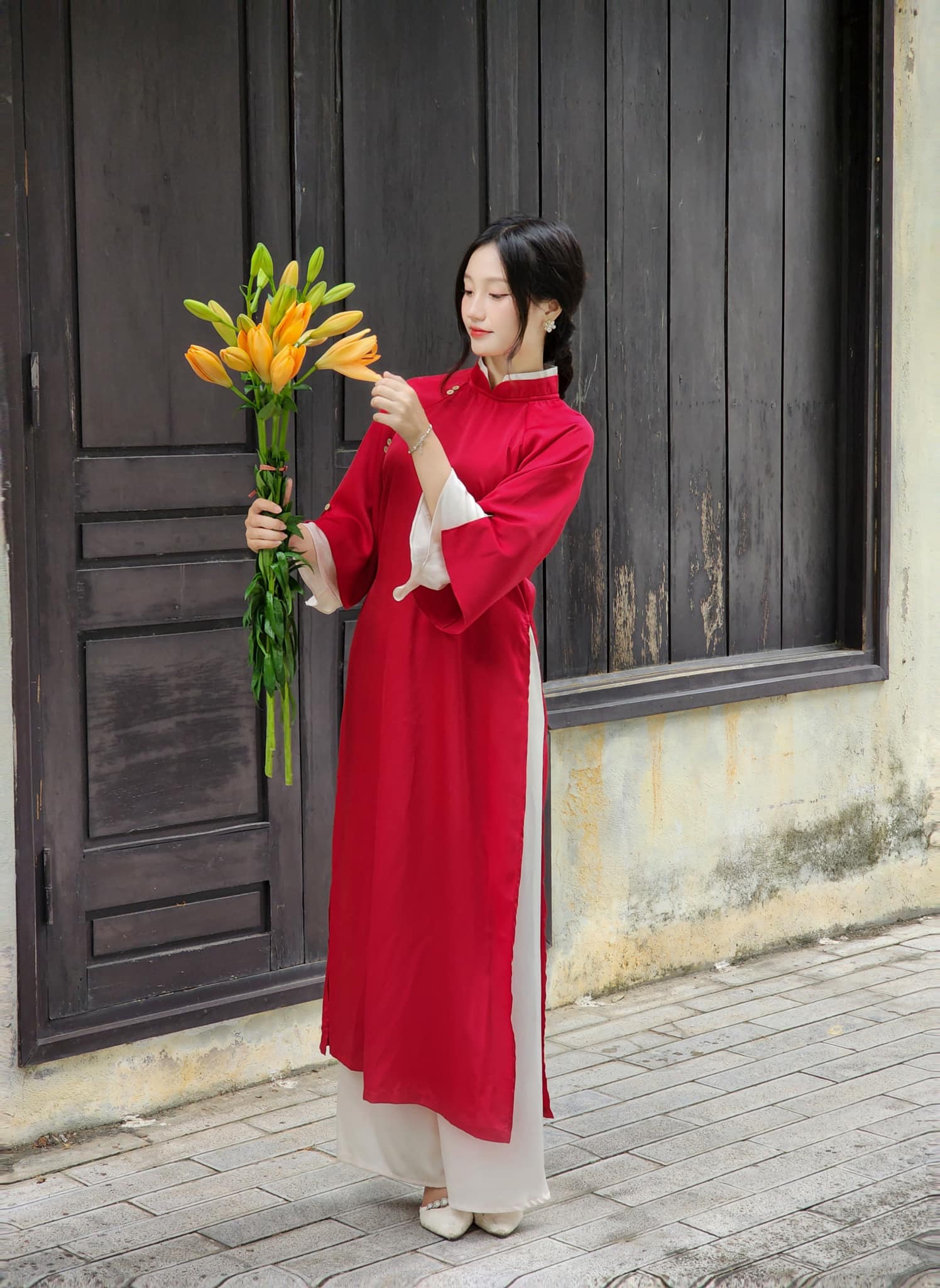 Áo dài trơn diện Tết: Nàng nào mê nét truyền thống, thanh lịch thì phải sắm ngay, giá chỉ từ 450.000 VNĐ- Ảnh 3. Áo dài trơn diện Tết: Nàng nào mê nét truyền thống, thanh lịch thì phải sắm ngay, giá chỉ từ 450.000 VNĐ- Ảnh 3.