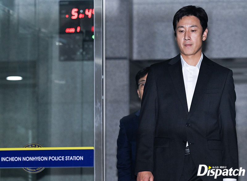 Dispatch: Diễn viên &quot;Ký sinh trùng&quot; Lee Sun Kyun đã trở thành 'con cừu hiến tế' của cảnh sát và truyền thông- Ảnh 4.