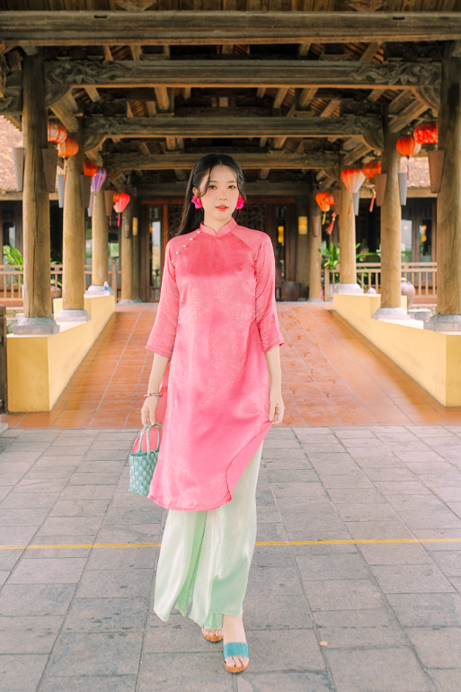 Áo dài trơn diện Tết: Nàng nào mê nét truyền thống, thanh lịch thì phải sắm ngay, giá chỉ từ 450.000 VNĐ- Ảnh 1. Áo dài trơn diện Tết: Nàng nào mê nét truyền thống, thanh lịch thì phải sắm ngay, giá chỉ từ 450.000 VNĐ- Ảnh 1.