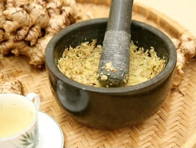 Một loại nước dùng lau bàn thờ "quen mặt" đang bị dùng sai cách: Chi tiết nhỏ nhưng hay bị bỏ qua - Ảnh 1. Một loại nước dùng lau bàn thờ "quen mặt" đang bị dùng sai cách: Chi tiết nhỏ nhưng hay bị bỏ qua - Ảnh 1.