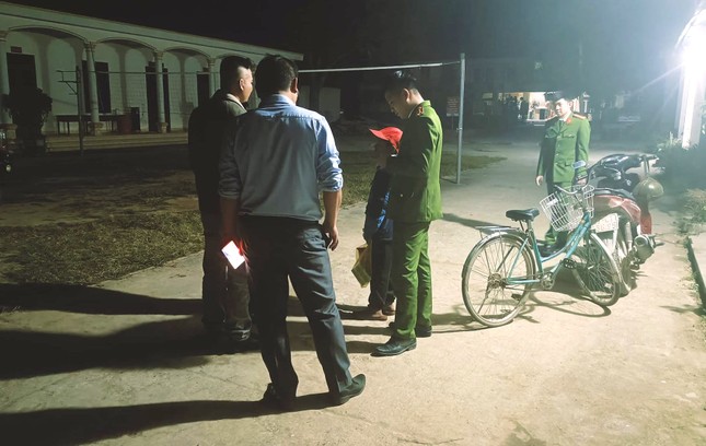 Bé trai lớp 6 bị lạc khi đạp xe trăm km đi thăm người thân trong đêm - Ảnh 1.
